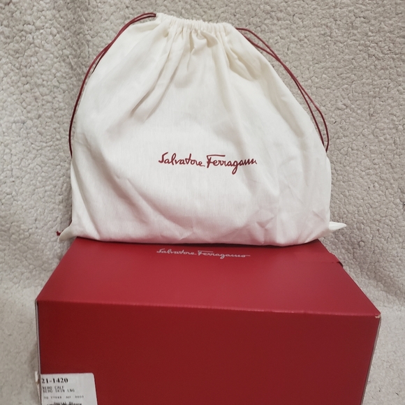 FERRAGAMO Glam Shoulder Bag - Picture 14 of 16